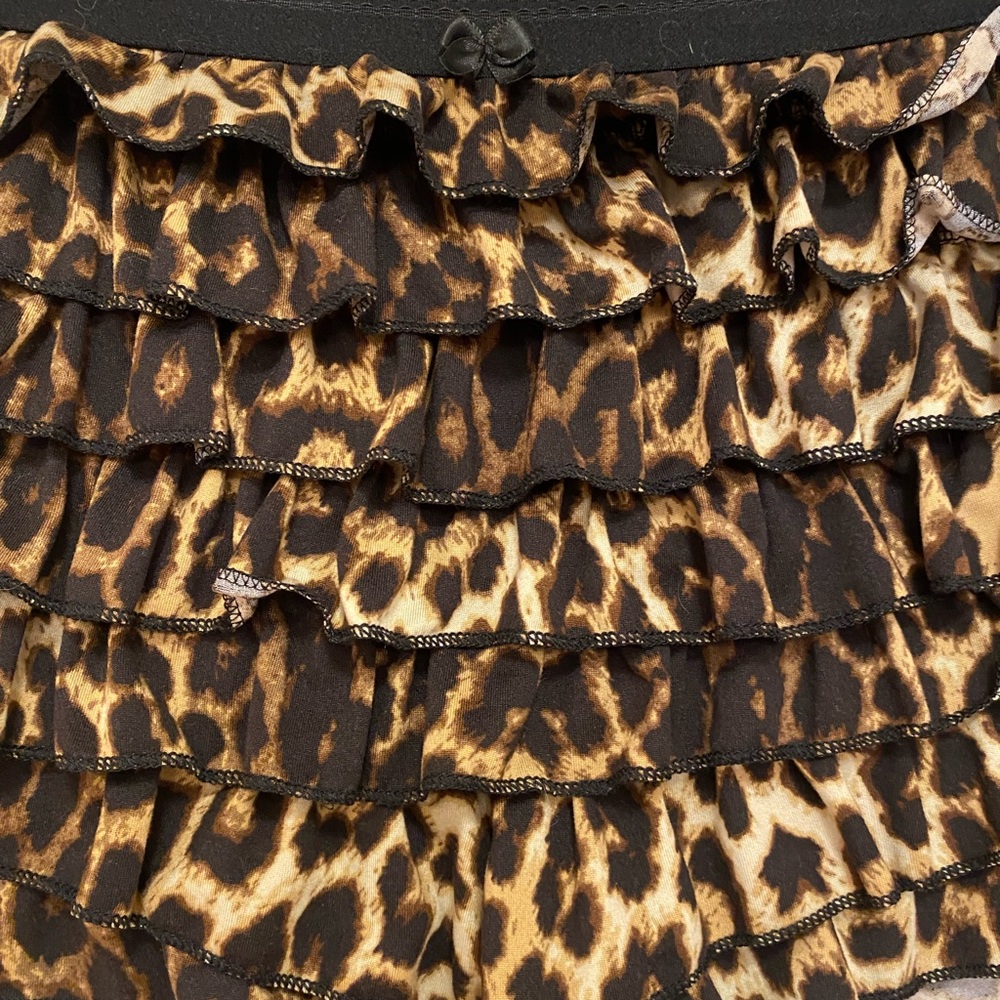 Leopard Print Ruffle Shorts - Picture 2 of 5